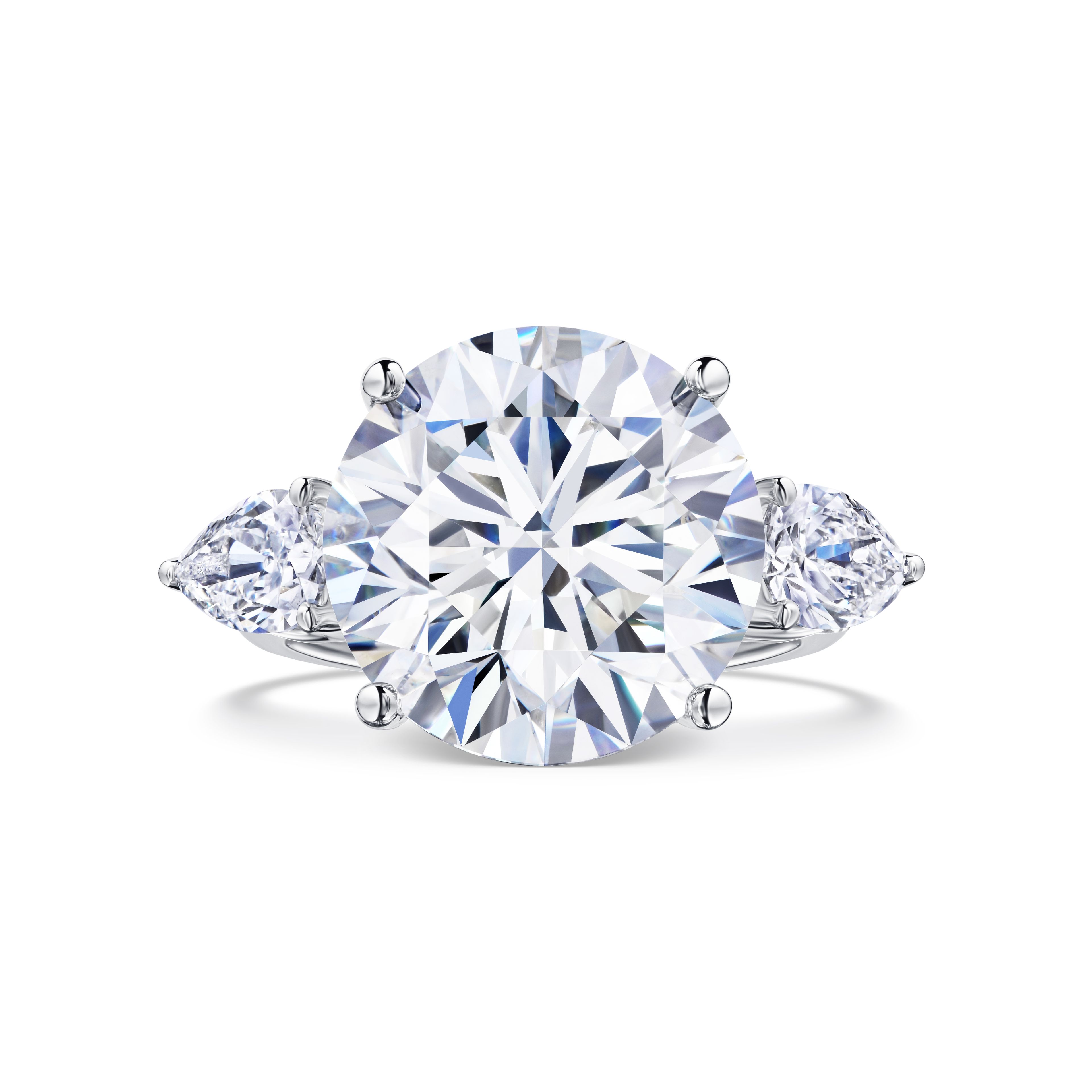 Кольцо «Idéal» с бриллиантом 10.15 карат в белом золоте.