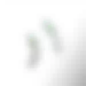 Серьги-пусеты с изумрудами и бриллиантами в белом золоте, 1.152 карата.