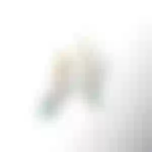 Серьги из желтого золота с бриллиантами и изумрудами 0.338 карат.