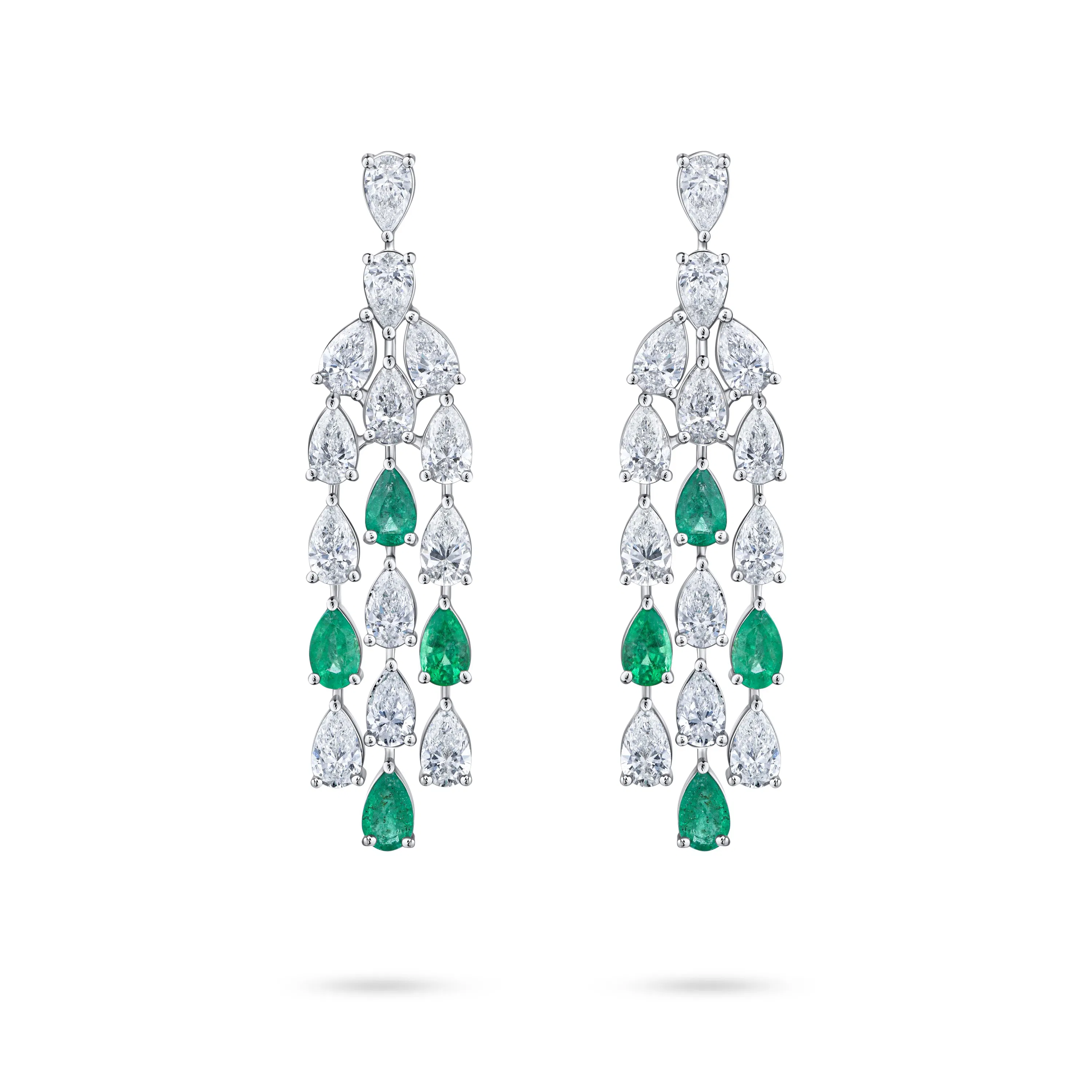 Серьги из белого золота с бриллиантами 4.61 карат и изумрудами 1.54 карата