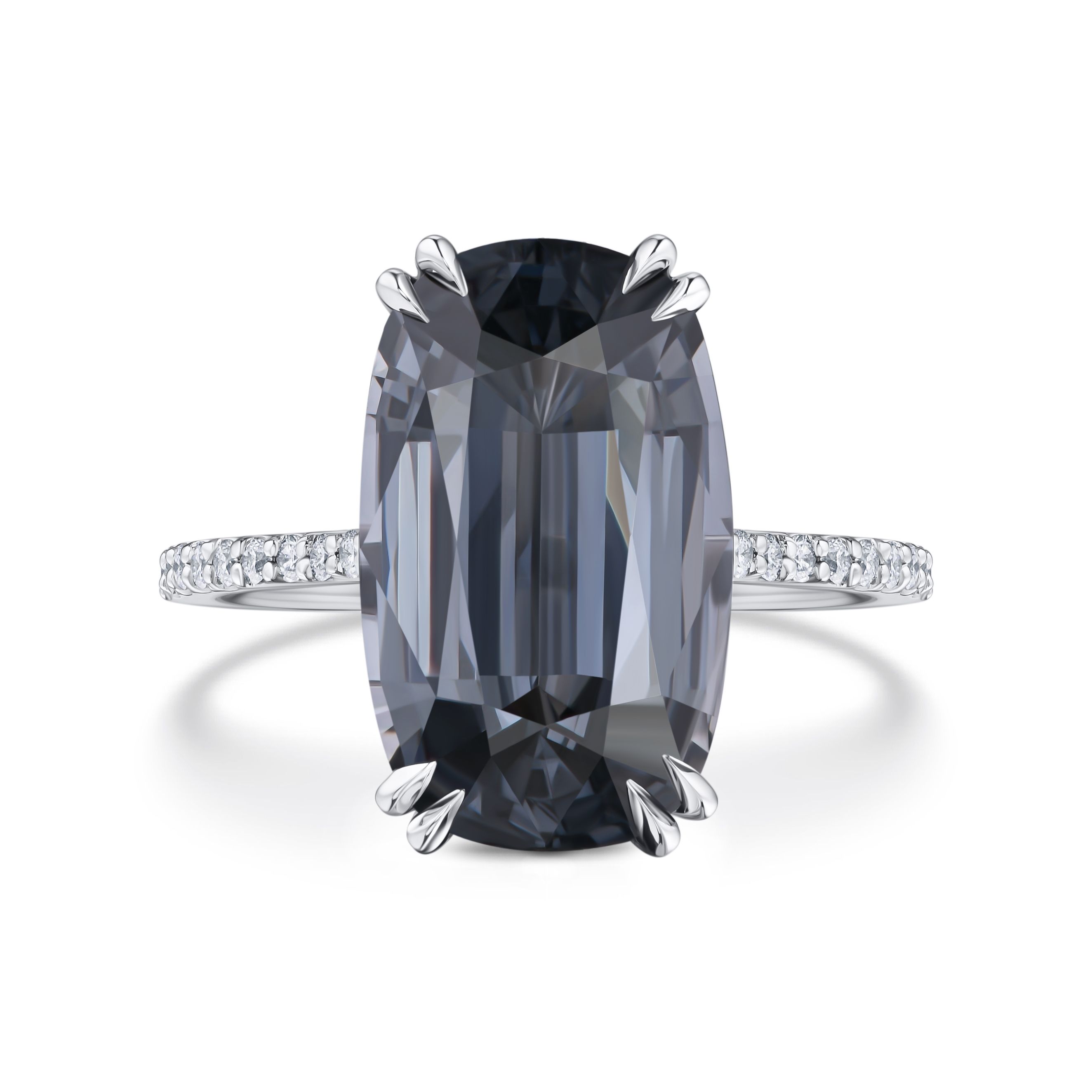 Кольцо из белого золота с крупной шпинелью 6.94 карата