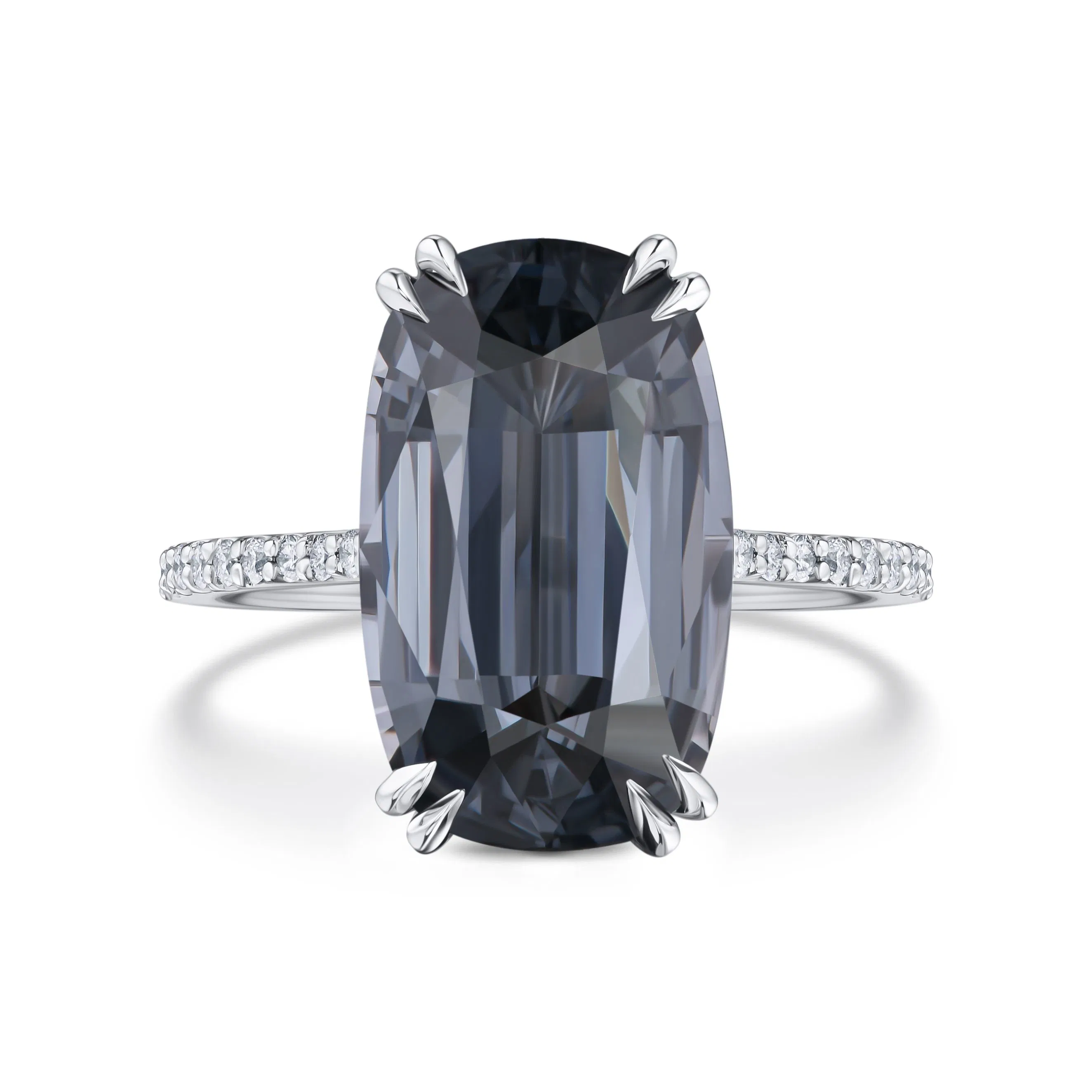 Кольцо из белого золота с крупной шпинелью 6.94 карата