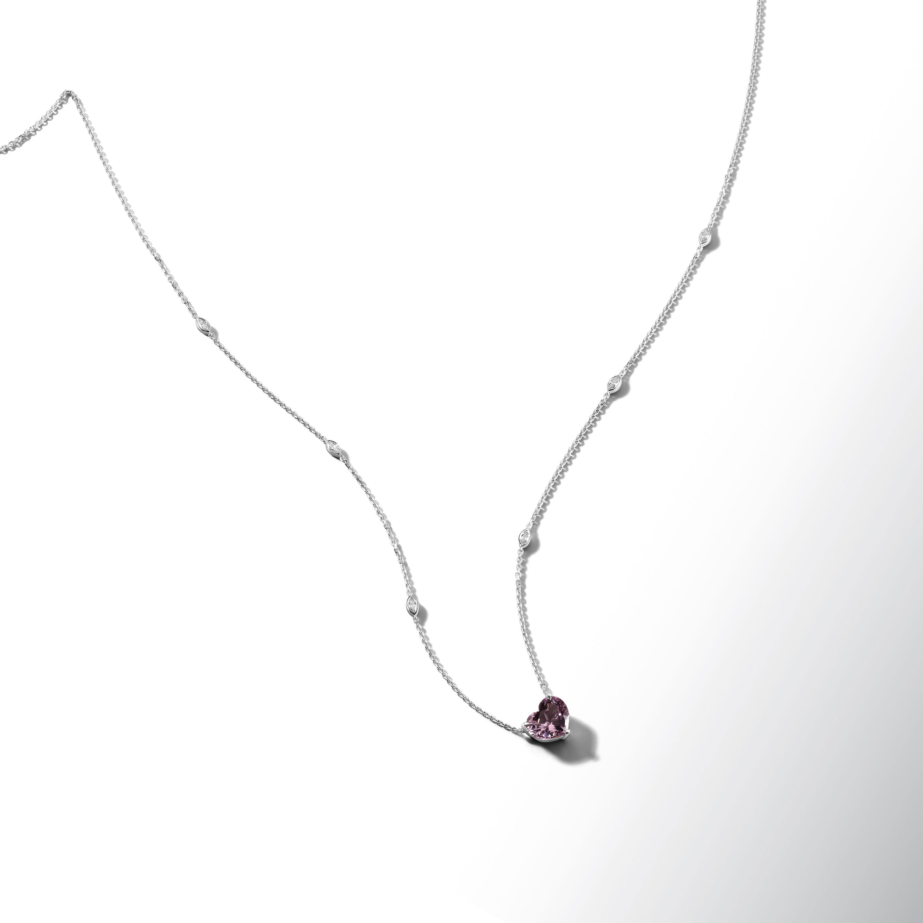 Подвеска с ягодной шпинелью и бриллиантом 1.68 карат в белом золоте