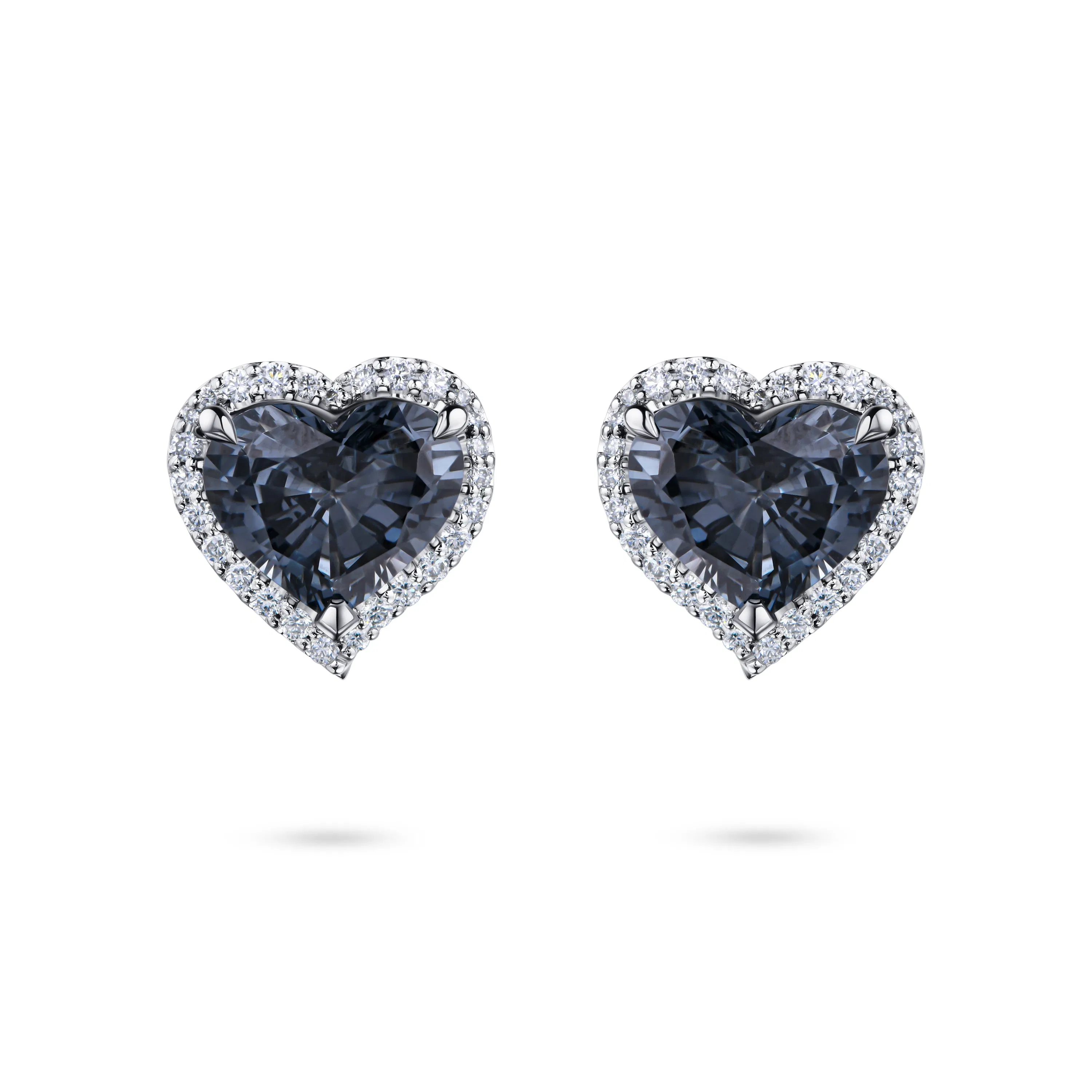 Пусеты из белого золота с двумя шпинелями 2.36 и 2.21 карата