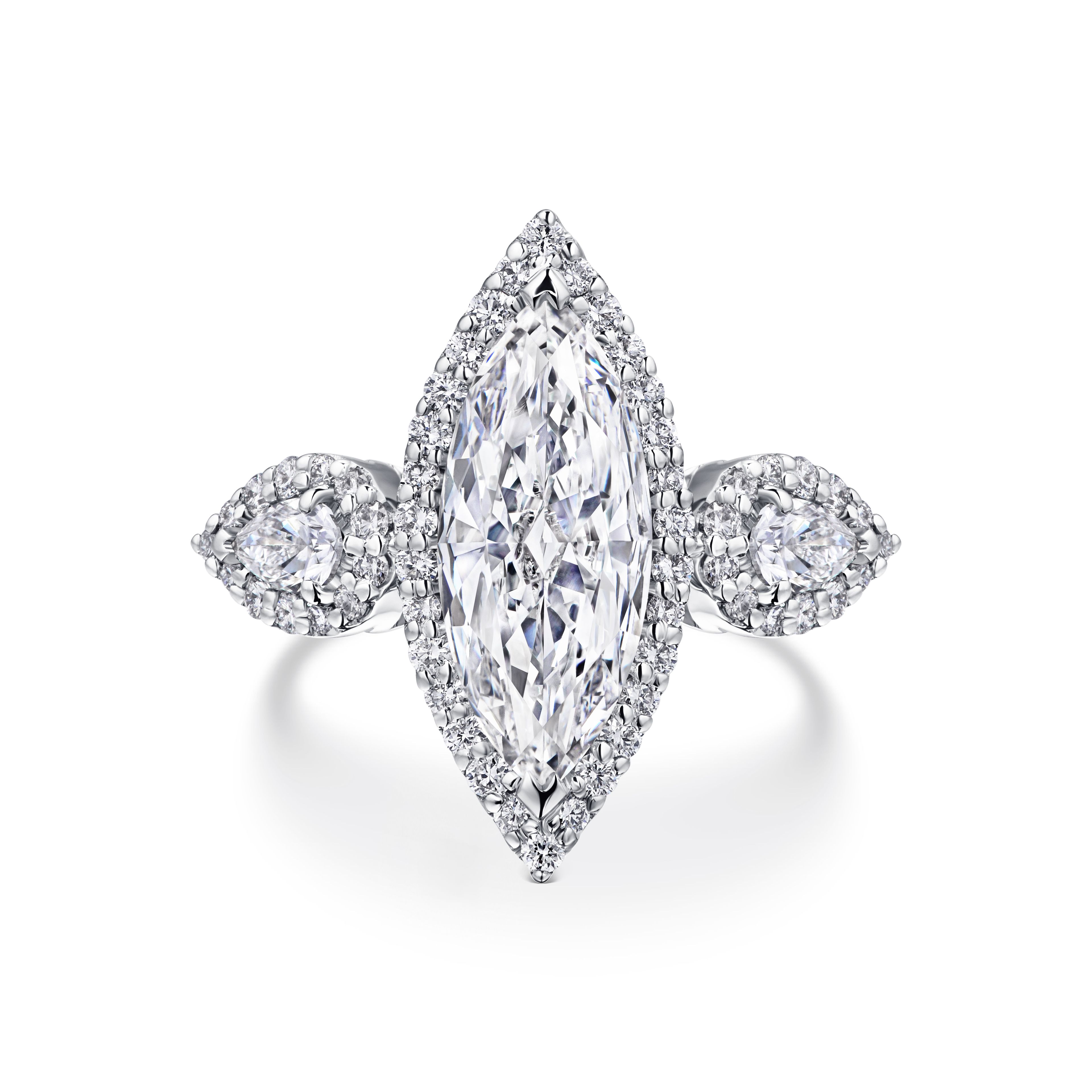 Кольцо из белого золота с бриллиантом 1.04 карата.