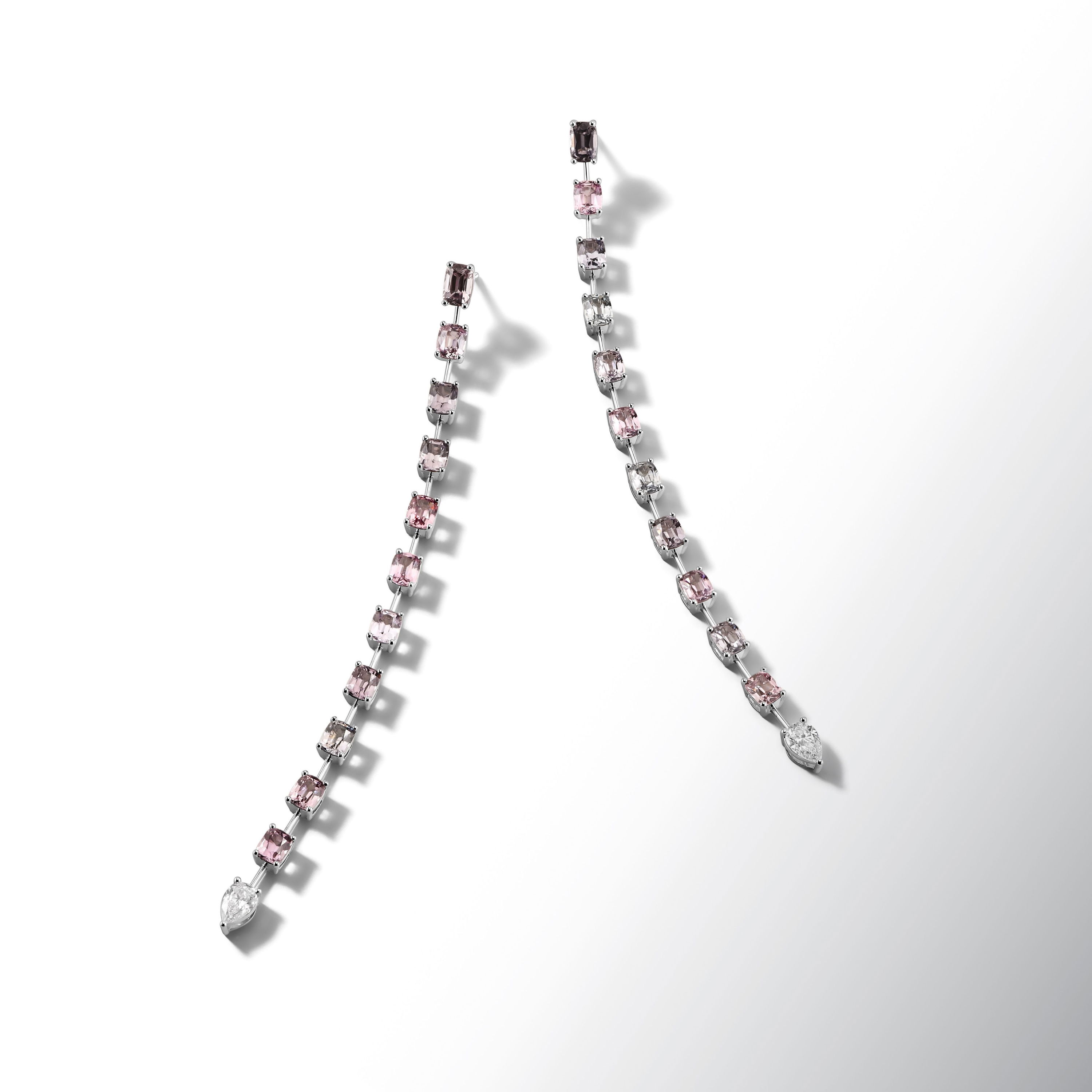 Серьги-пусеты из белого золота с бриллиантами и шпинелями 11.543 карата.