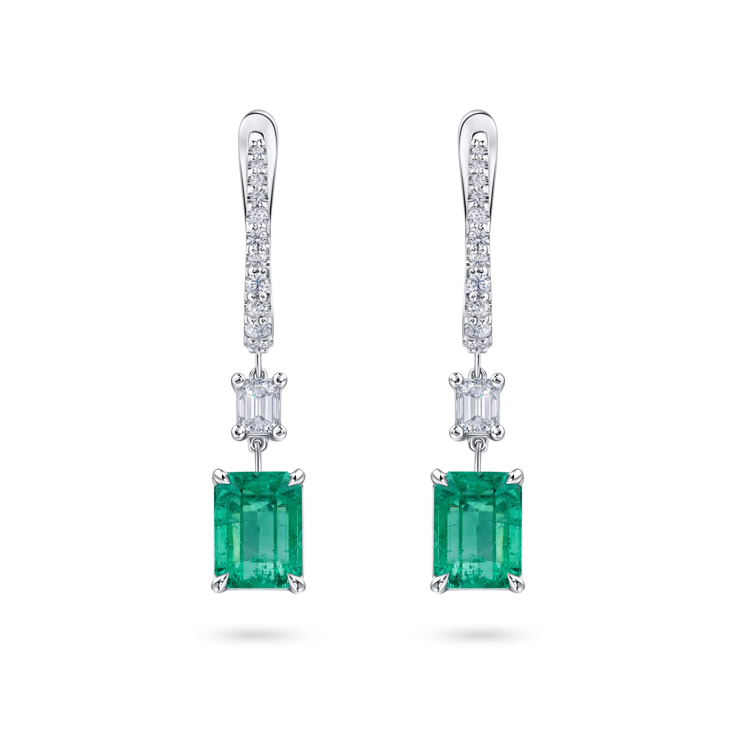 Серьги из белого золота с изумрудами 1.68 и 1.99 карат.