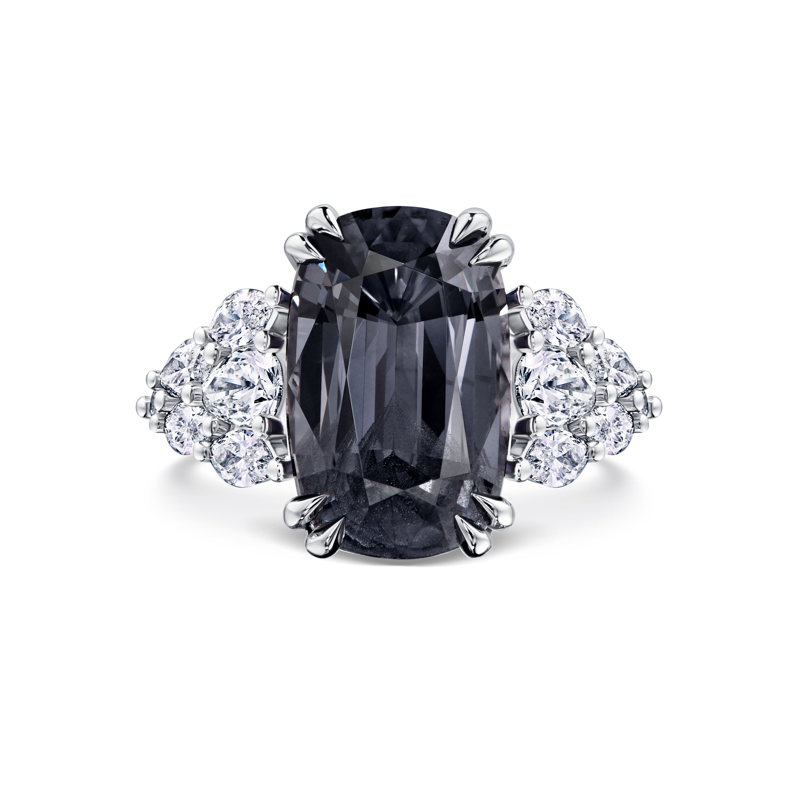 Кольцо из белого золота с крупной шпинелью 6.19 карат