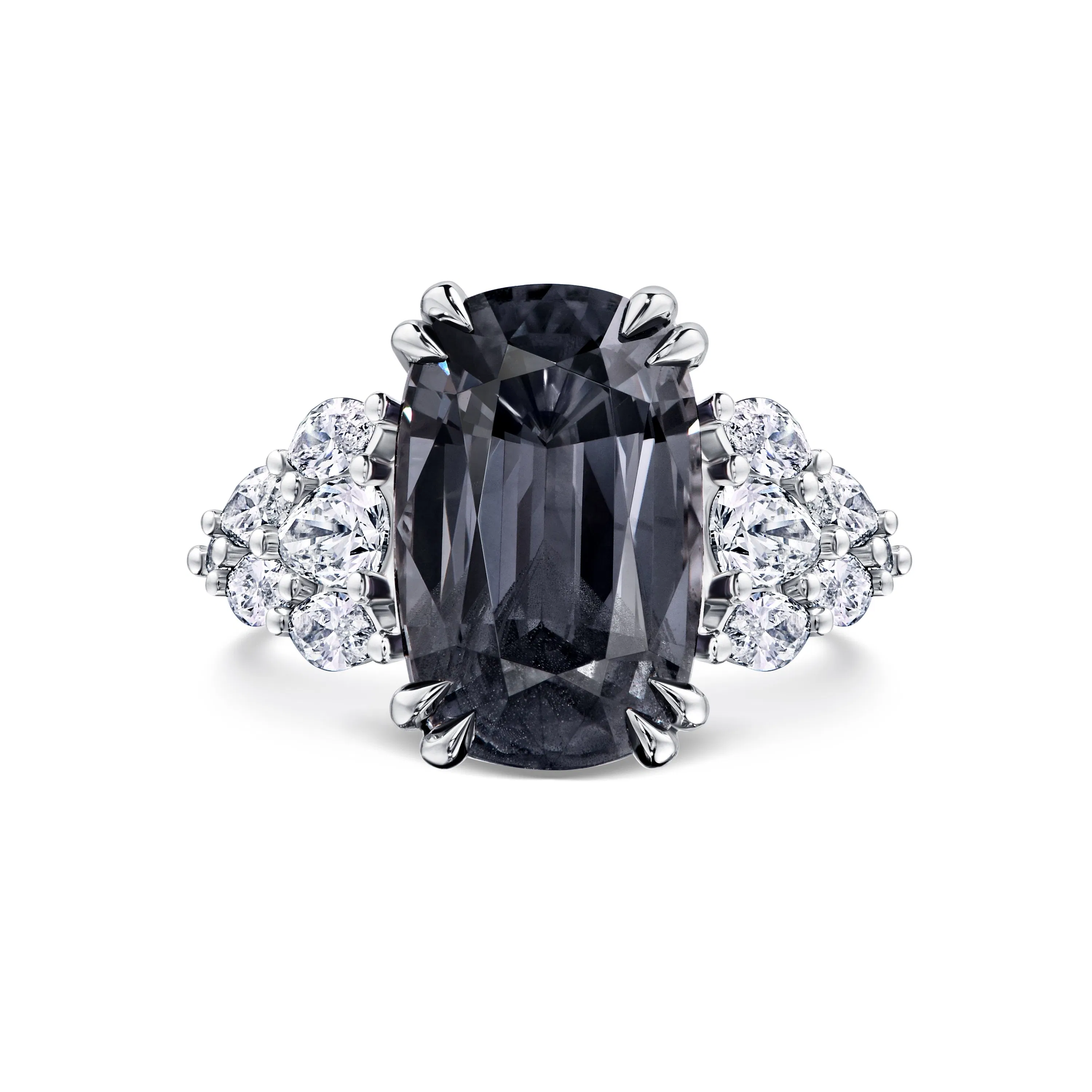 Кольцо из белого золота с крупной шпинелью 6.19 карат