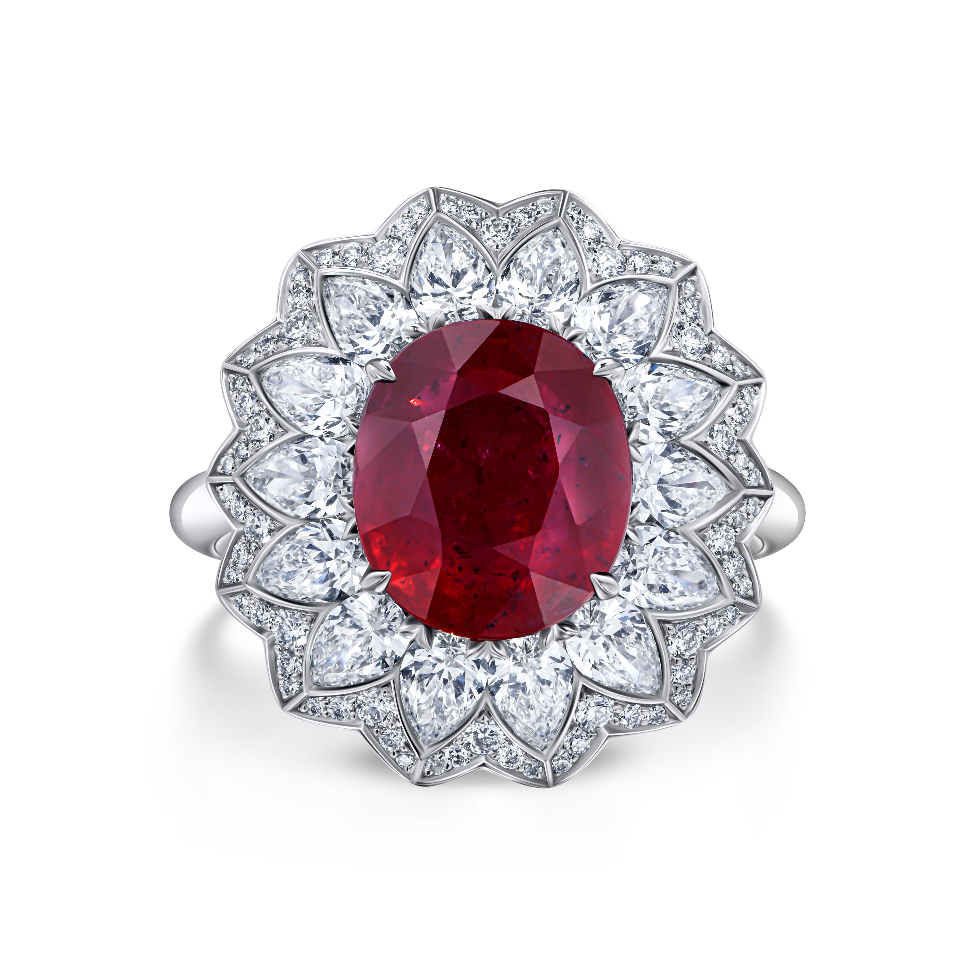 Кольцо из белого золота с рубином 4.03 карата.