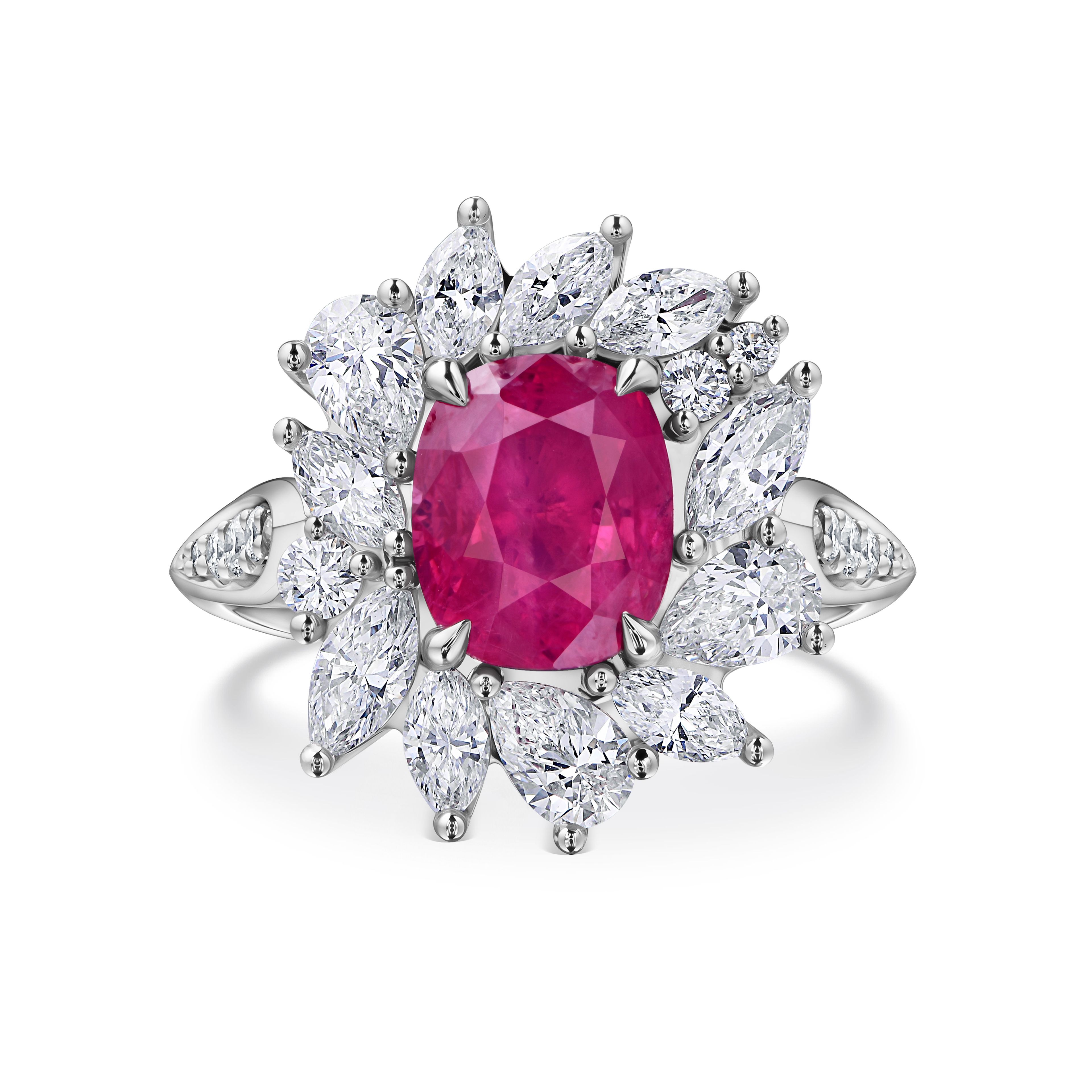 Кольцо из белого золота с центральной шпинелью 2.48 карата