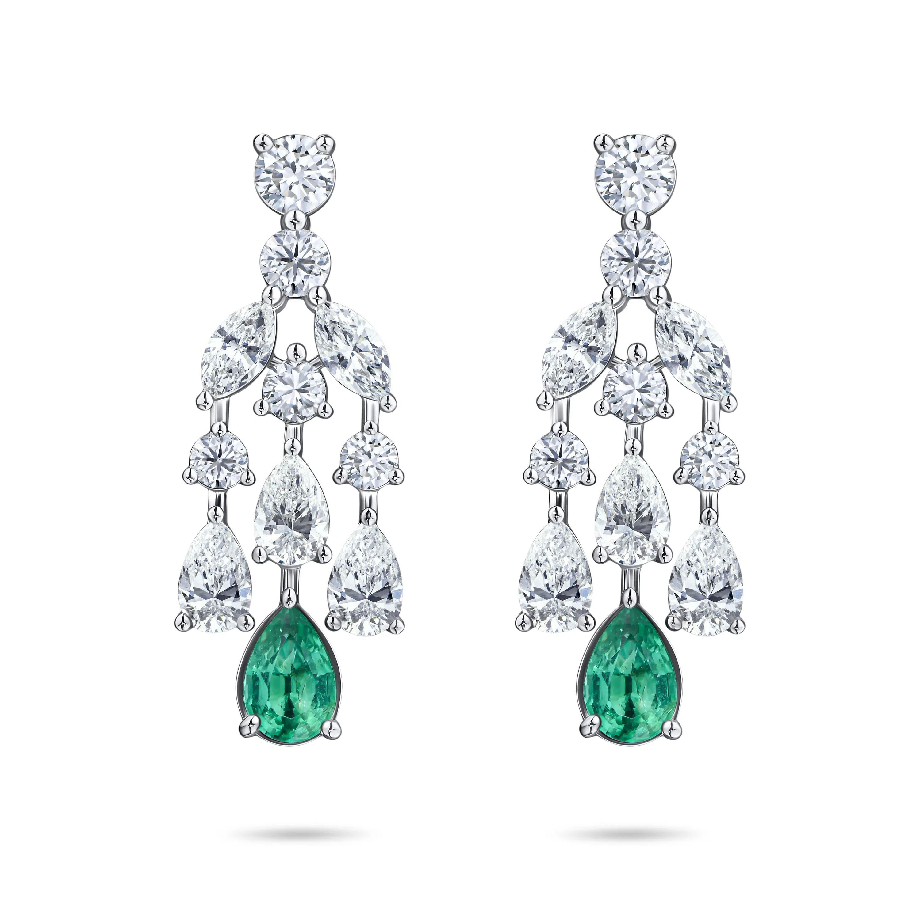 Пусеты из белого золота с бриллиантами 1.23 кт и изумрудами 0.702 кт