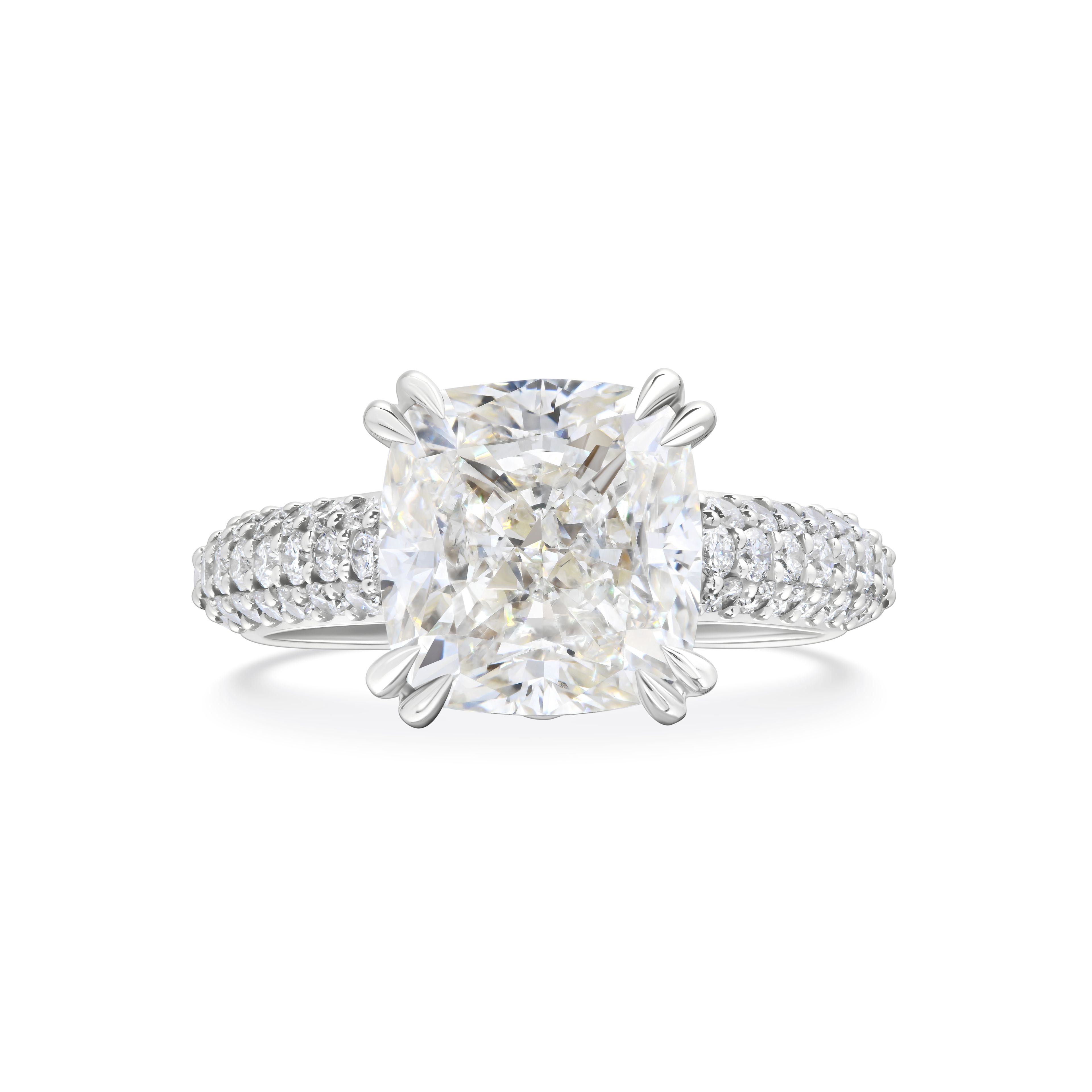 Кольцо с бриллиантом 5.01 карат из белого золота, элегантный дизайн