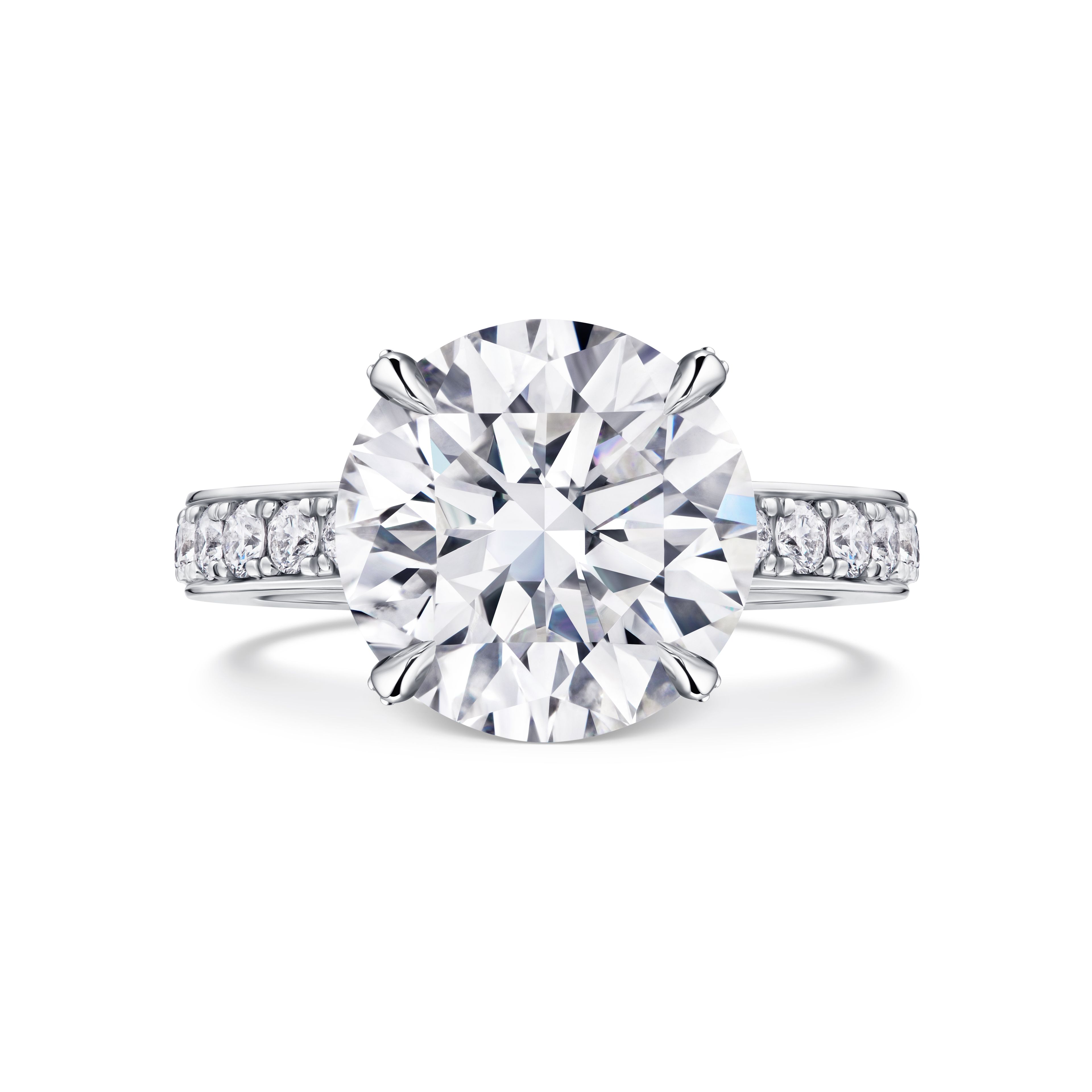 Кольцо из белого золота с бриллиантом 5.23 карата.