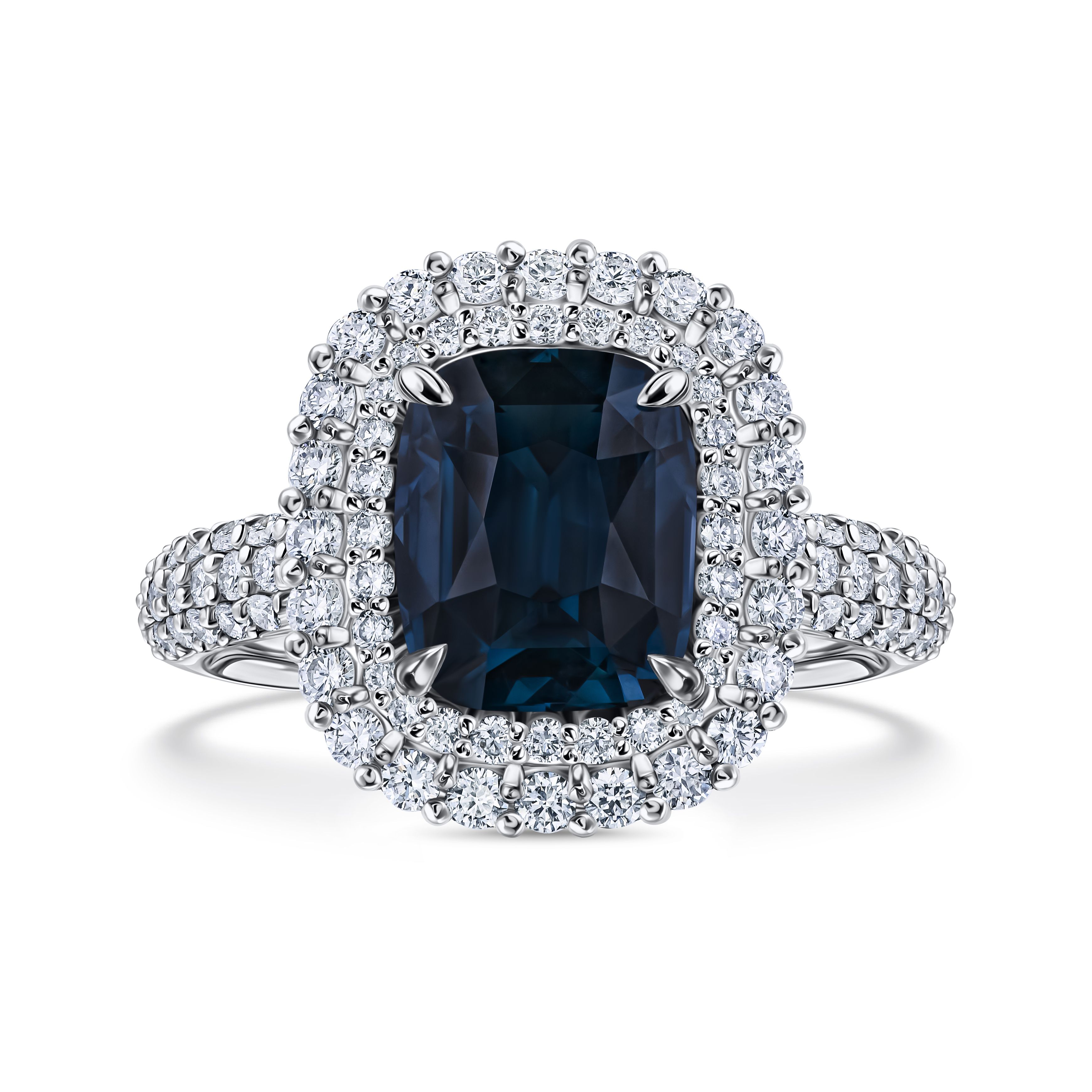 Кольцо из белого золота с центральной шпинелью 2.52 карата