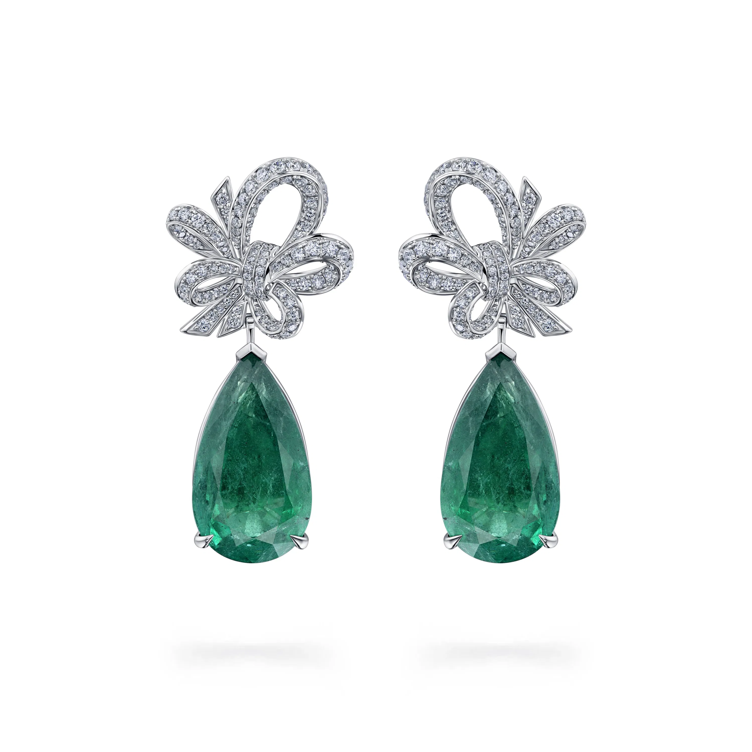 Серьги из белого золота с изумрудами 11.82 и 10.63 карата