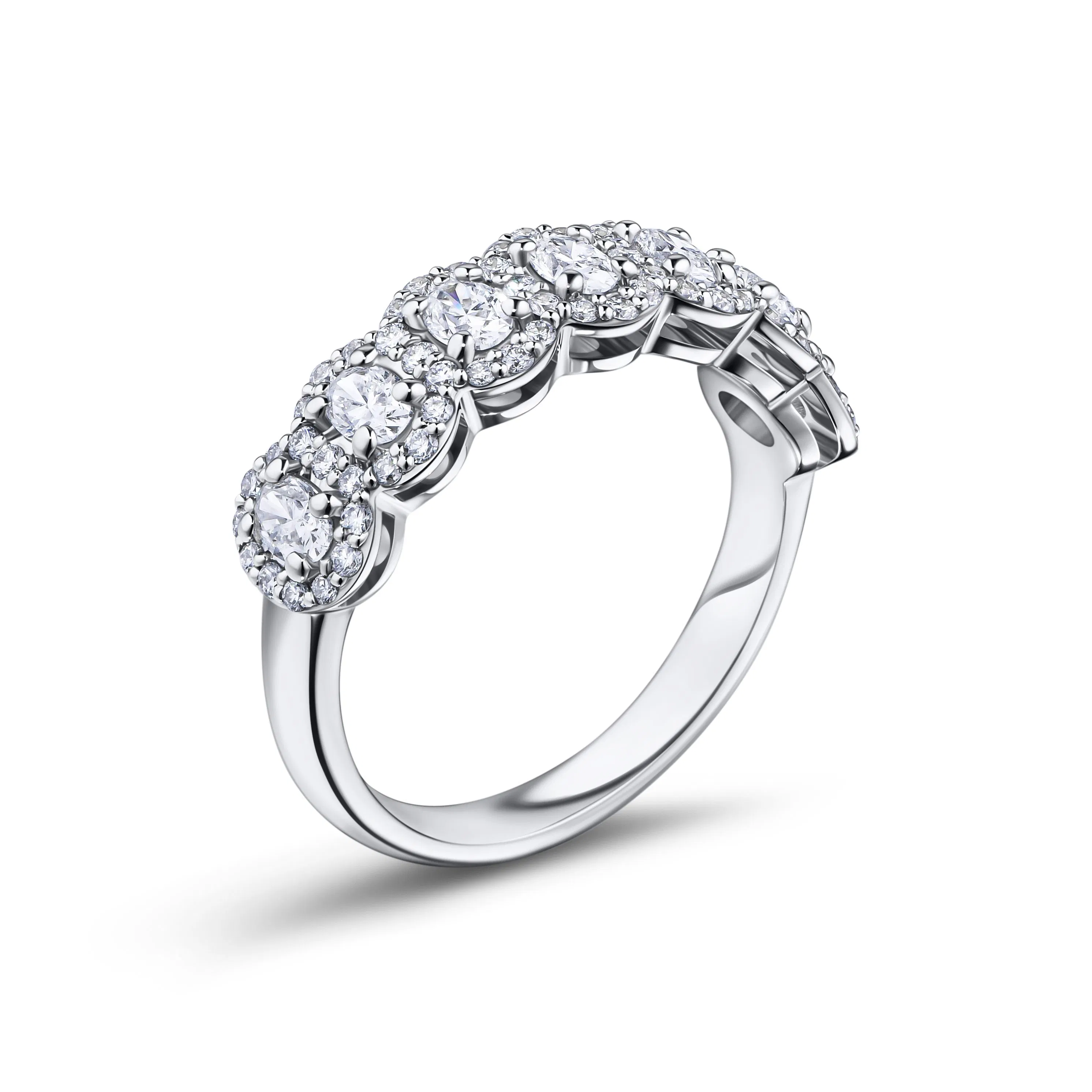 Кольцо-дорожка с бриллиантами 0.906 карат из белого золота, центральный 0.593 кт