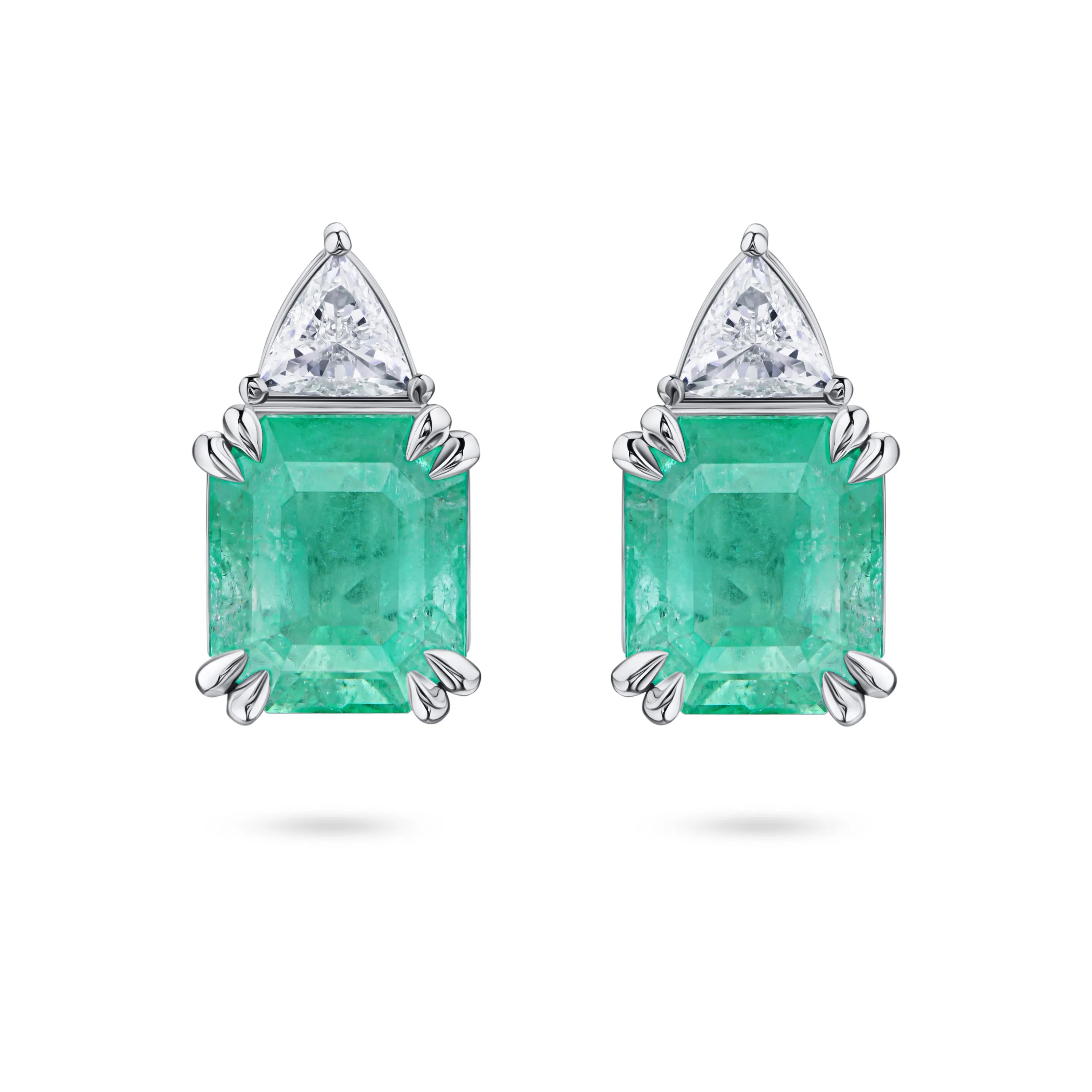 Пусеты из белого золота с изумрудами 4.29 и 3.65 карата
