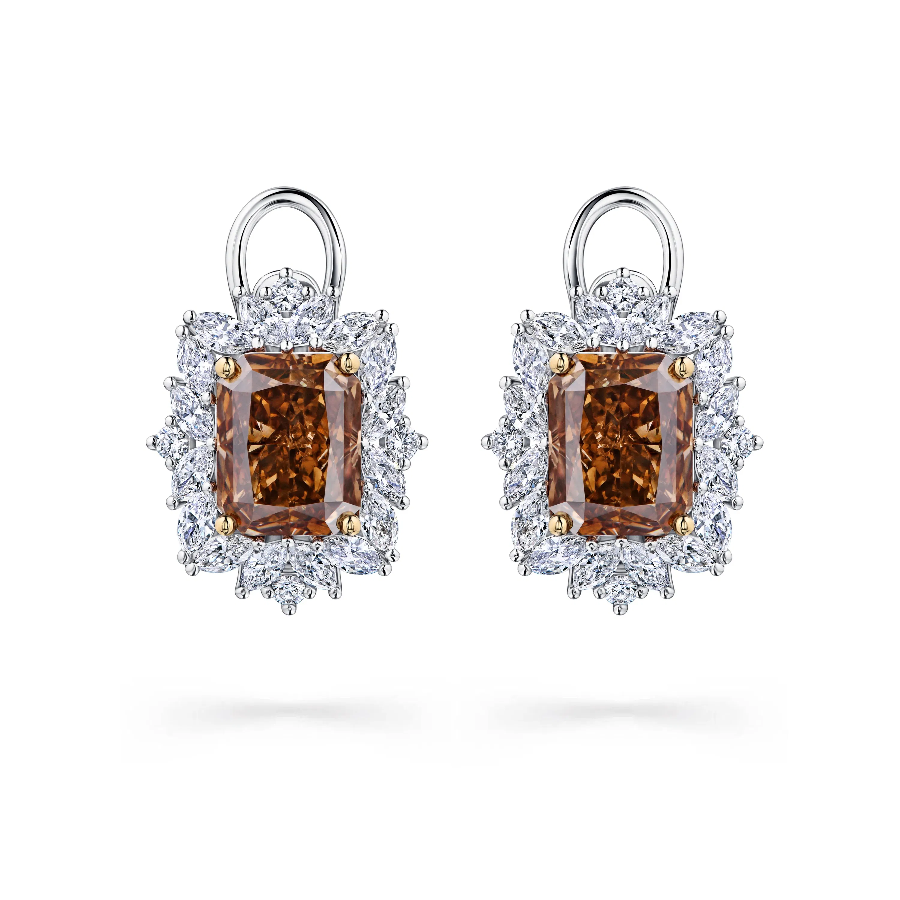 Серьги из белого золота с коричневыми бриллиантами 5.02 и 5.06 карат