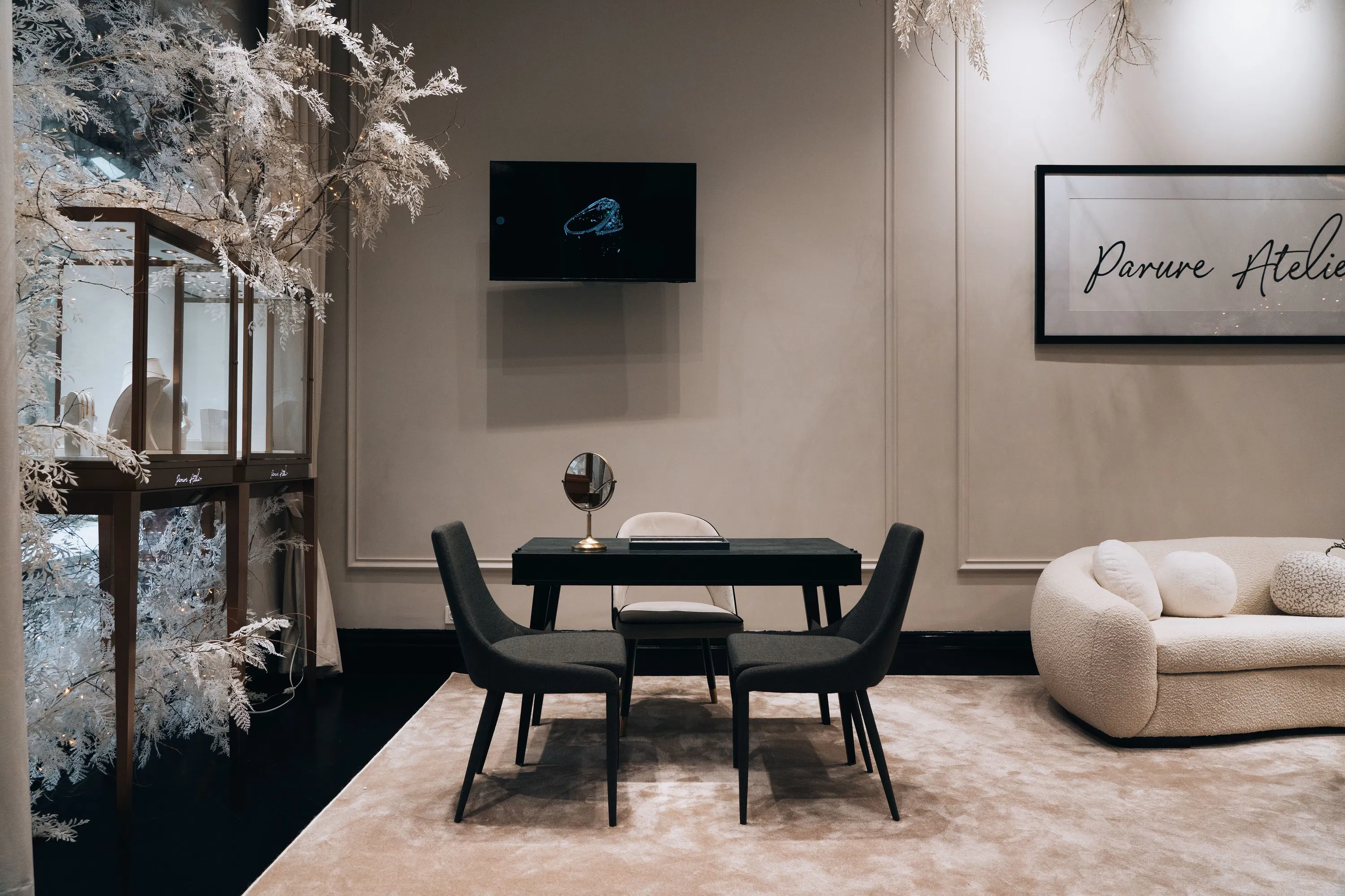 Алматы, Аль-Фараби, 140а. «Villa Boutiques & Restaurants»