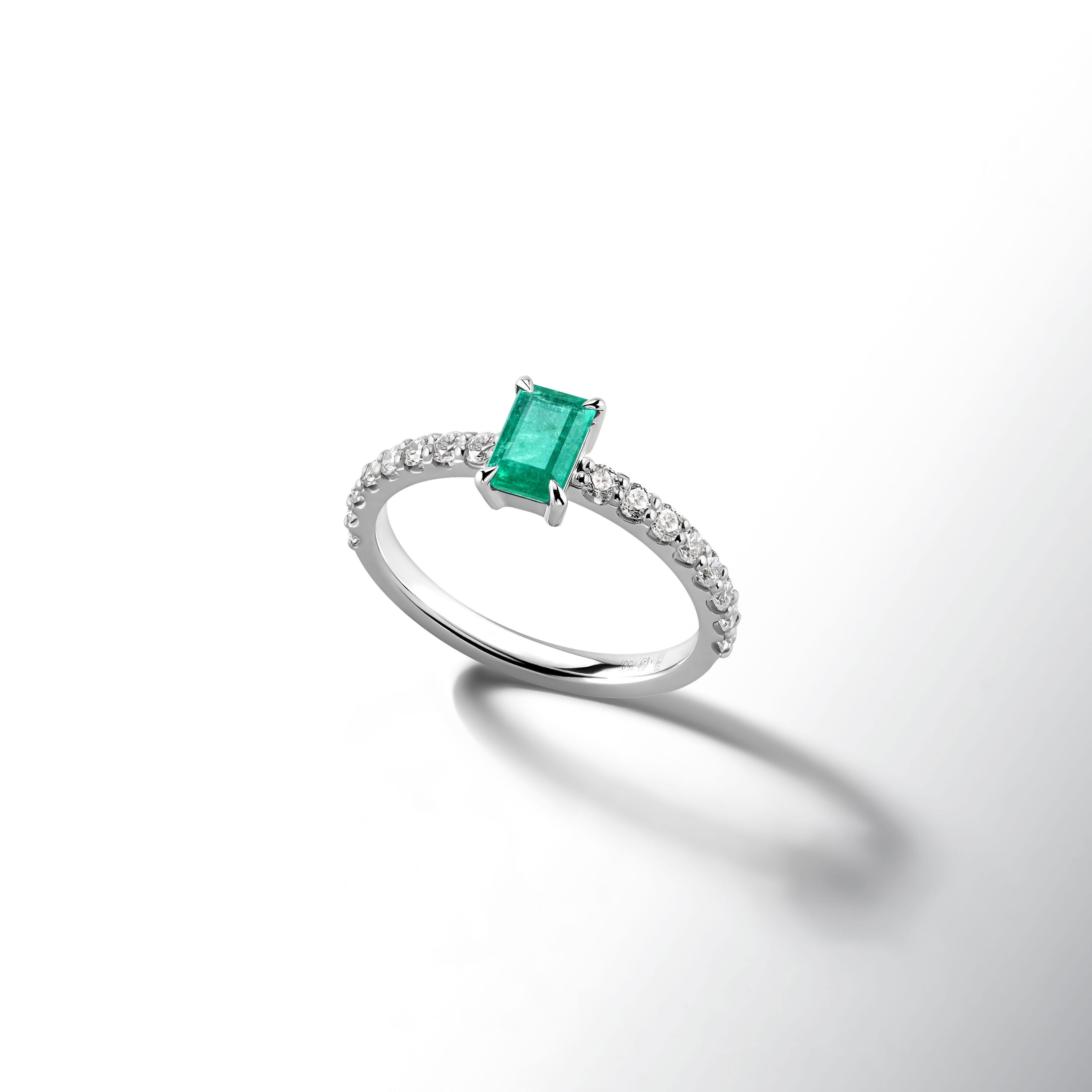 Кольцо из белого золота с изумрудом и бриллиантом 0.53 карат