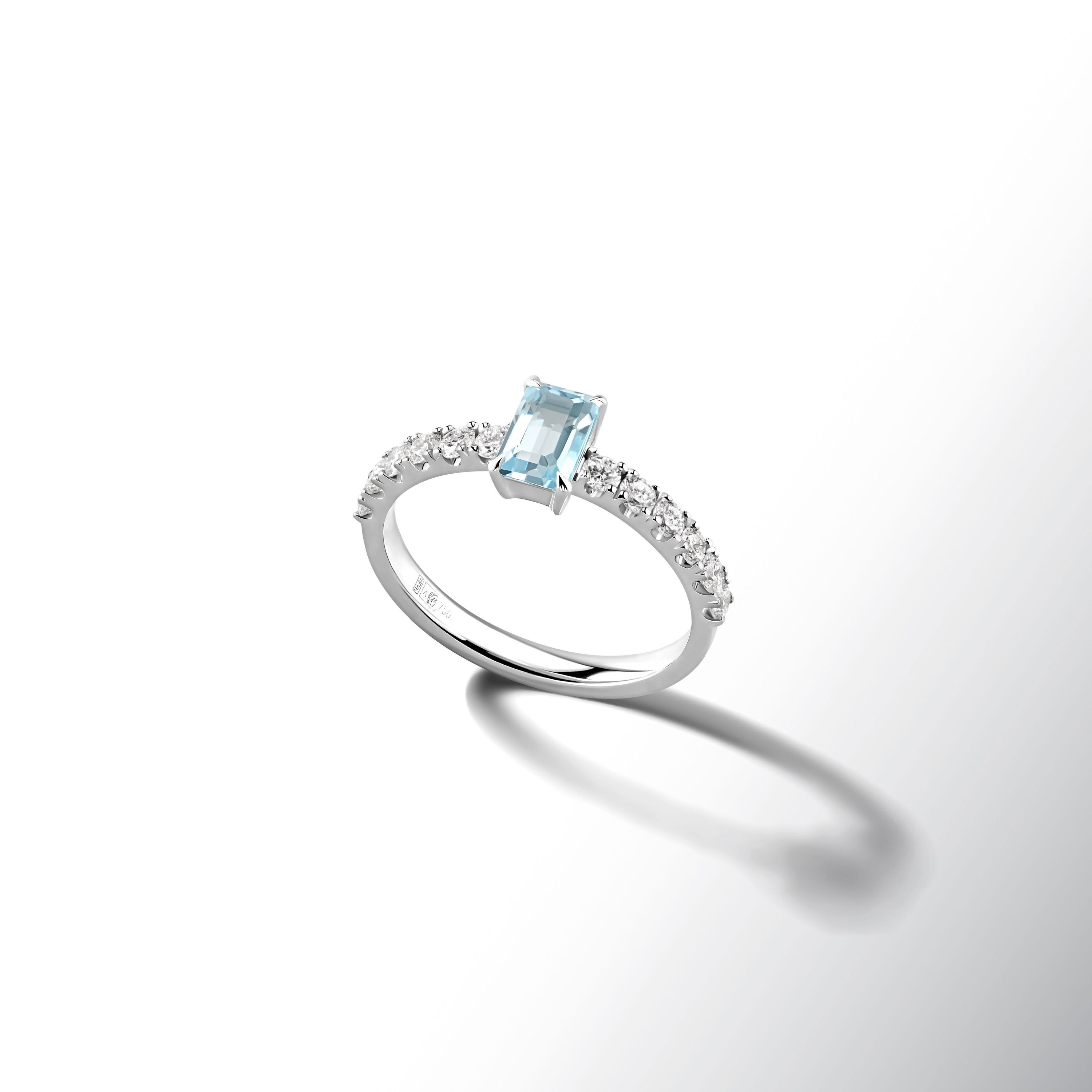 Кольцо с белым золотом, топазом и бриллиантом 0.7 карата