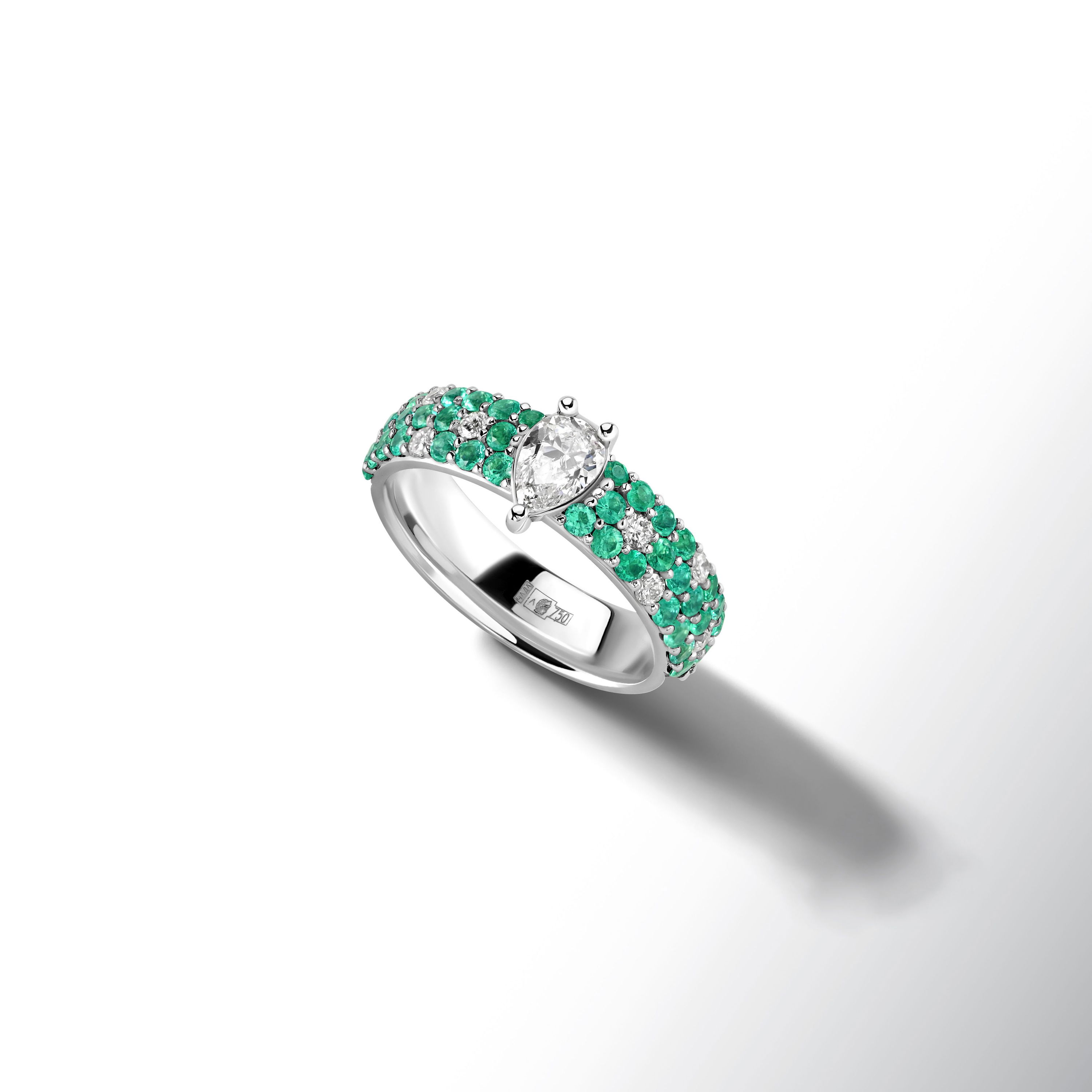 Кольцо на мизинец из белого золота с бриллиантом 0.3 кт и изумрудами