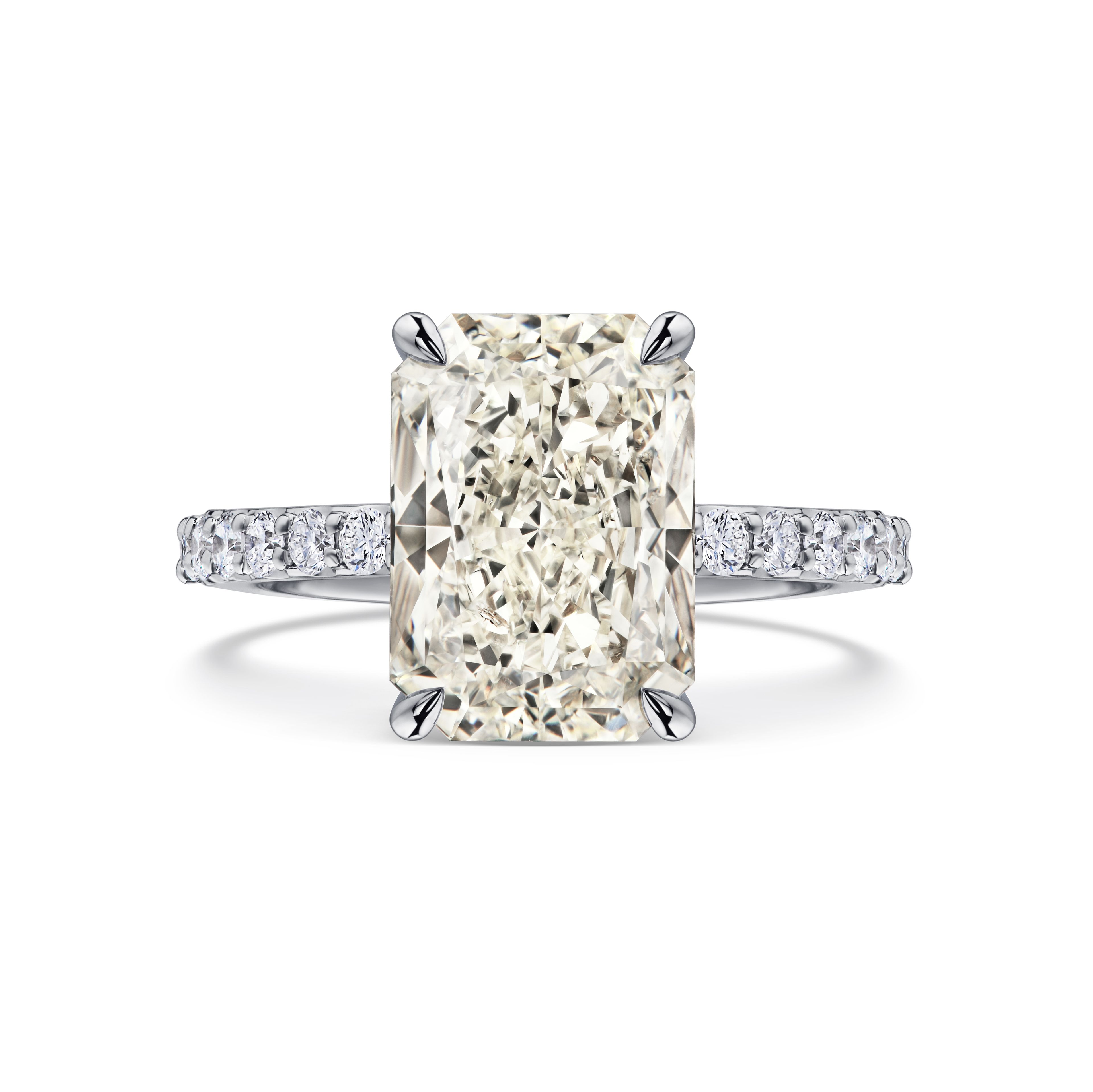 Кольцо с бриллиантом 5.02 карата из белого золота, центральный камень крупный