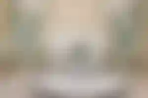 In addition to the ready-made pieces presented in the boutique,